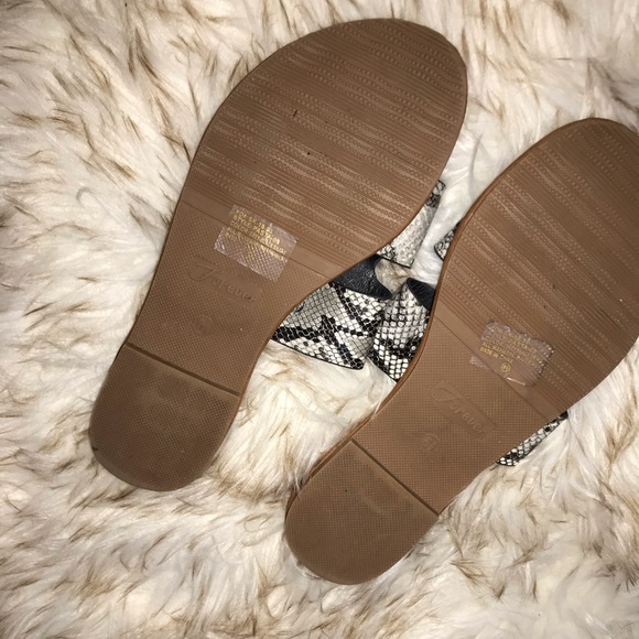 Snakeskin Print Notched Sandals - Picture 6 of 9